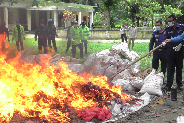 কুড়িগ্রামে বিপুল পরিমাণ মাদকদ্রব্য ধ্বংস