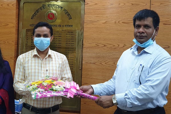 নাটোরে করোনা জয়ীকে সংবর্ধনা