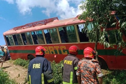 দিনাজপুরে সড়ক দুর্ঘটনায় 
নিহত ৭