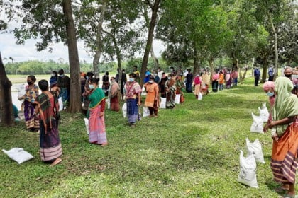 ঝিনাইগাতীতে দেড় শতাধিক আদিবাসীর মাঝে ত্রাণ বিতরণ