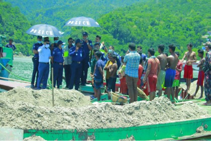 বাংলাদেশ প্রতিদিনে সংবাদ প্রকাশের পর জাফলংয়ে বালু উত্তোলন বন্ধ