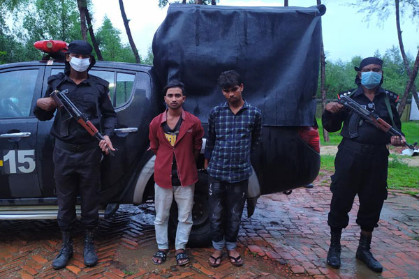 টেকনাফে ২০ হাজার ইয়াবাসহ আটক ২