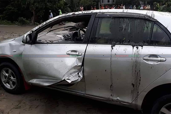 কুমিল্লায় প্রাইভেটকার নিয়ন্ত্রণ হারিয়ে স্বামী-স্ত্রীসহ তিন জন নিহত