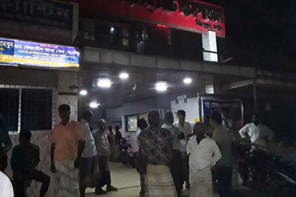অস্ত্রোপচারকালে প্রসূতির মৃত্যু, স্বজনদের ক্লিনিক ঘেরাও