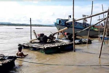 নেত্রকোনায় সোমেশ্বরী নদীতে শ্রমিক নিখোঁজ