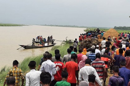 পদ্মায় নৌকাডুবির ঘটনায় একজনের লাশ উদ্ধার, নিখোঁজ ৩