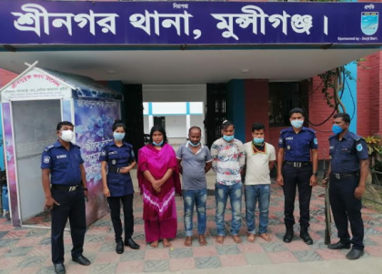 মুন্সীগঞ্জে স্বামী-স্ত্রীসহ ৪ সিএনজি ছিনতাইকারী আটক