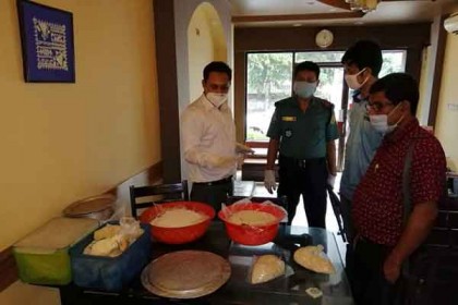 চট্টগ্রামে বাসি-মেয়াদোত্তীর্ণ খাবার বিক্রির দায়ে জরিমানা