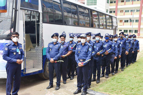 প্লাজমা দিতে কুমিল্লা থেকে ঢাকায় পুলিশের ২৭ সদস্য