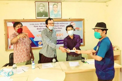 শ্রীমঙ্গলে প্রধানমন্ত্রীর প্রণোদনা পেলেন নন-এমপিও শিক্ষক-কর্মচারিরা