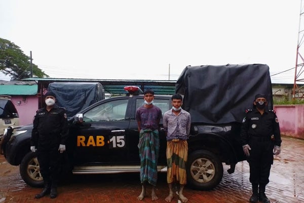 টেকনাফে ৩ লাখ ইয়াবাসহ দুই মাদক ব্যবসায়ী আটক