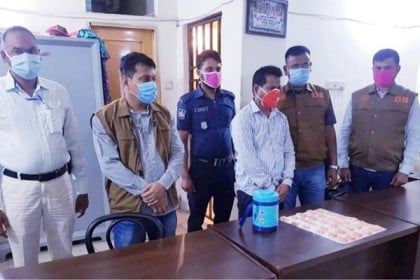 সাভারে ৩২০০ পিস ইয়াবাসহ মাদক ব্যবসায়ী আটক 