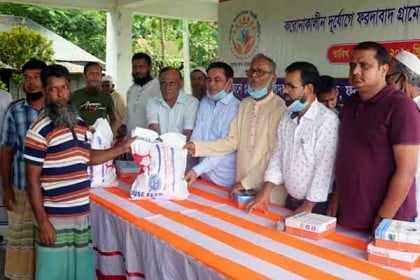 বাঞ্ছারামপুরে অসহায় ও কর্মহীনদের মাঝে খাদ্যসামগ্রী  বিতরণ
