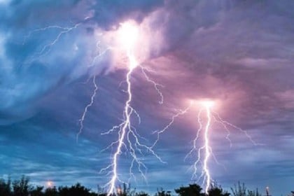 নওগাঁর পত্নীতলায় বজ্রপাতে আদিবাসী কৃষকের মৃত্যু