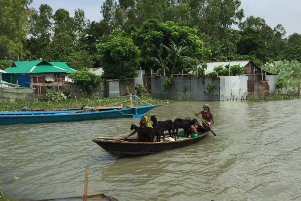সিরাজগঞ্জে বাড়ছে পানি, বাড়ছে দুর্ভোগ