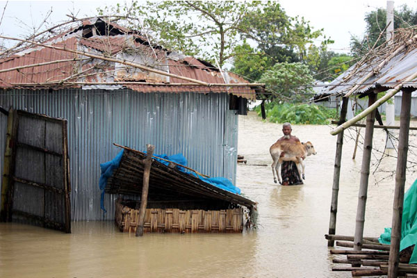 কালিয়াকৈরে সহস্রাধিক ঘরবাড়িতে জলাবদ্ধতা