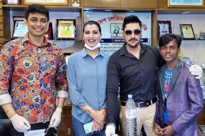 জায়েদ খান ও হিরো আলমকে এক করে দিলেন অনন্ত-বর্ষা