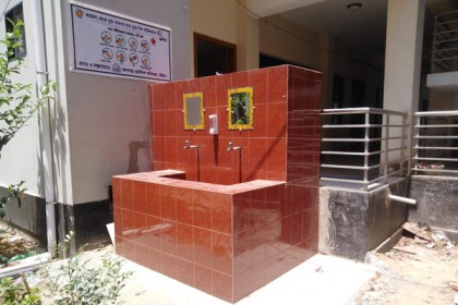 চট্টগ্রামে হাসপাতাল ও স্থাপনায় বসেছে 'হাত ধোয়া'র বেসিন