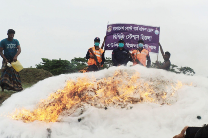 হিজলায় ৩ লাখ মিটার নিষিদ্ধ জাল পুড়িয়ে ধ্বংস 