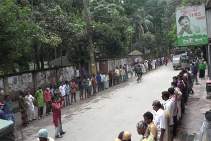 টাঙ্গাইলে শ্রমিক নেতা হত্যাকারীদের ফাঁসির দাবিতে মানববন্ধন 