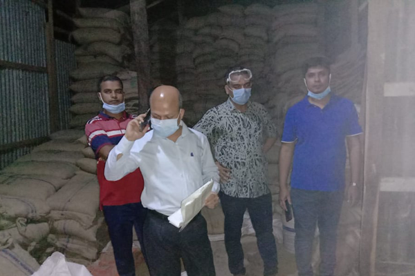 নোয়াখালীতে ৩০ মেট্রিক টন সরকারি গম জব্দ, গ্রেফতার ১