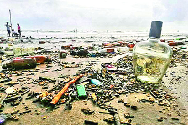 কয়েকশ টন বর্জ্যে কক্সবাজার সমুদ্রসৈকত সয়লাব