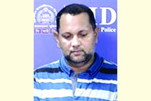 দুই সঙ্গীসহ গ্রেফতার