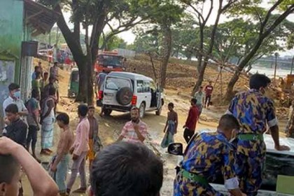সিলেটে ১২টি অবৈধ ক্রাসার মেশিন ধ্বংস