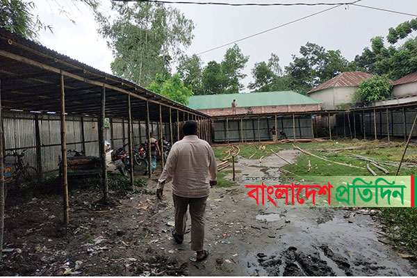 হাটের জায়গা দখলে নিতে বিএনপি-আওয়ামী লীগ ভাই ভাই