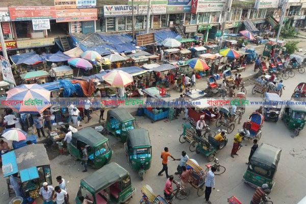 কেরাণীগঞ্জে স্বাস্থ্যবিধি মানছে না কেউ