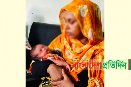 যৌতুক না দেওয়ায় নির্যাতন, দুধের শিশু নিয়ে ঘরছাড়া গৃহবধূ!