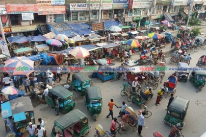 কেরাণীগঞ্জে স্বাস্থ্যবিধি মানছে না কেউ