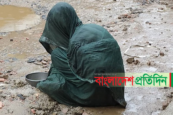 ভিক্ষার টাকায় কেনা জমি আত্মসাৎ করে নিরুদ্দেশ ছেলে, অতঃপর...