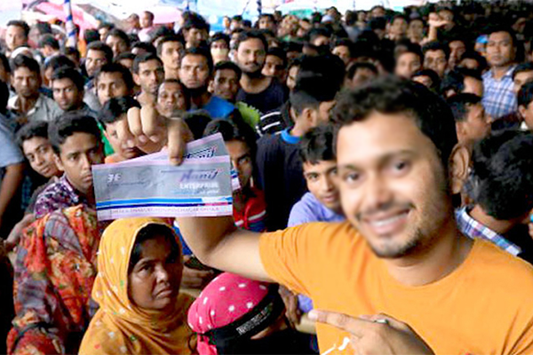 ঈদযাত্রায় গণপরিবহন চললেও বিক্রি হচ্ছে না অগ্রিম টিকিট   