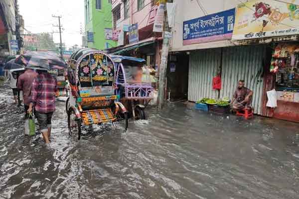 চট্টগ্রামে রেকর্ড পরিমাণ বৃষ্টি, নিম্নাঞ্চলে জলাবদ্ধতা
