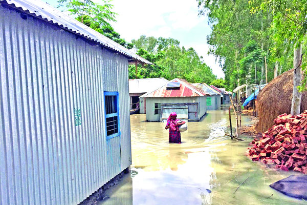 সীমাহীন দুর্ভোগে বানভাসি