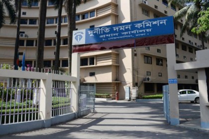 মাস্ক দুর্নীতি: কেন্দ্রীয় ঔষধাগারের তিনজনকে দুদকের জিজ্ঞাসাবাদ