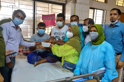 ক্যান্সার আক্রান্ত শিক্ষার্থীর পাশে ওসমানীর নার্সরা