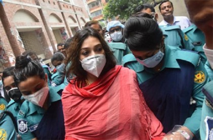 আদালতে সাবরিনা 