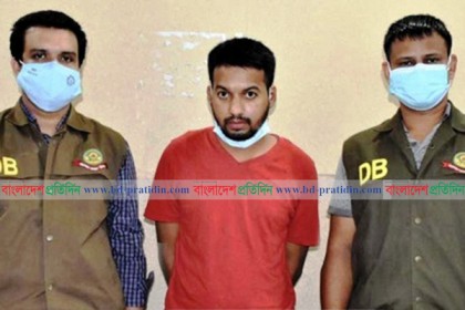 গৃহবধূর সংসারে অশান্তির চেষ্টা, পর্নোগ্রাফি মামলায় আটক যুবক