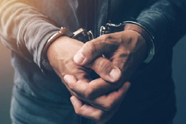 সাত কলেজের শিক্ষার্থীদের সাথে জালিয়াতির অভিযোগে আটক ২