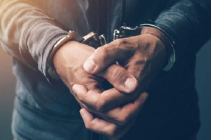 সাত কলেজের শিক্ষার্থীদের সাথে জালিয়াতির অভিযোগে আটক ২