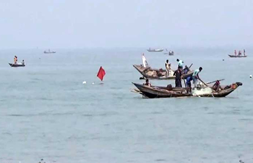 আজ থেকে আবারও বঙ্গোপসাগরে মাছ ধরা শুরু