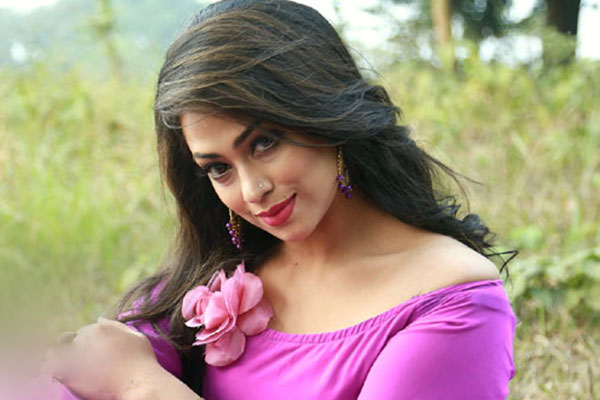 করোনায় আক্রান্ত চিত্রনায়িকা পপি