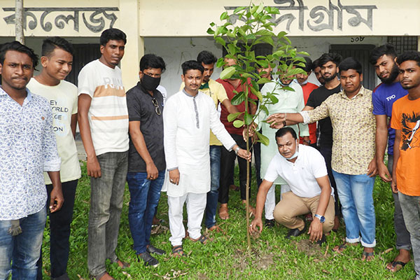 নন্দীগ্রামে মুজিব বর্ষে ছাত্রলীগের বৃক্ষরোপণ