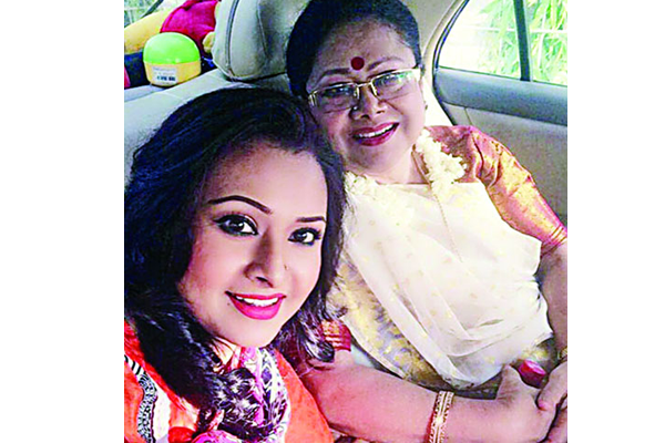মায়ের জন্য প্লাজমা পেয়েয়েছেন বিজরী বরকতুল্লাহ