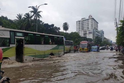 রাজধানীর নদ-নদীর পানি বাড়ছে, কিছু এলাকায় বন্যা