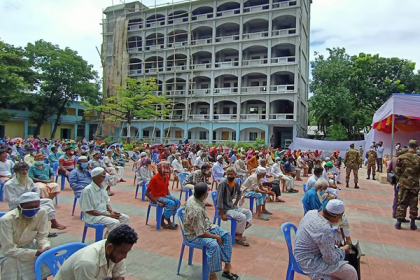চট্টগ্রামে ৪০০ পরিবার পেল সেনাবাহিনীর ঈদ উপহার