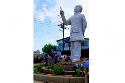 চট্টগ্রামে বঙ্গবন্ধুর ভাস্কর্য ‘বজ্রকণ্ঠ’ উদ্বোধন
