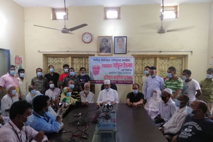 হয়রানীর অভিযোগে সাভারে ইউপি চেয়ারম্যানের সংবাদ সম্মেলন